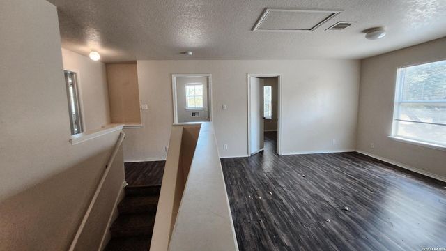 8015 Thicket Pass, San Antonio, TX 78254