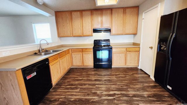 8015 Thicket Pass, San Antonio, TX 78254