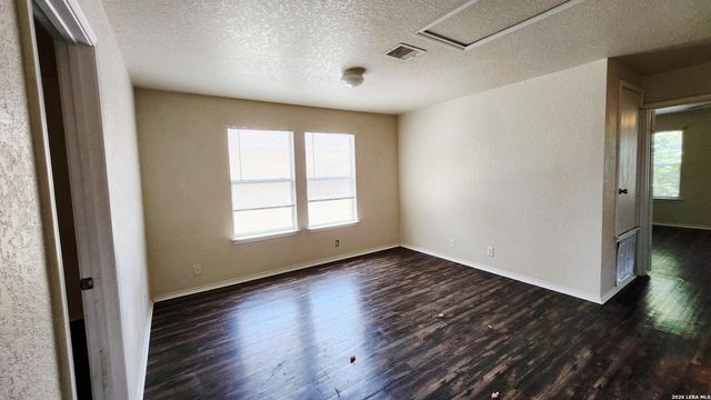 8015 Thicket Pass, San Antonio, TX 78254