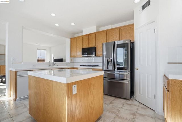 6857 Sunriver Ln, Vallejo, CA 94591