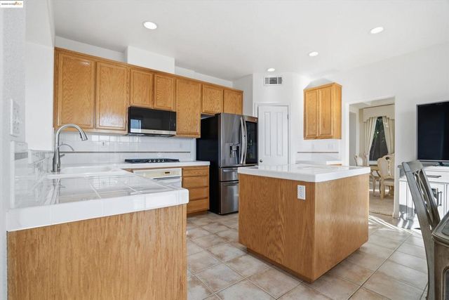 6857 Sunriver Ln, Vallejo, CA 94591