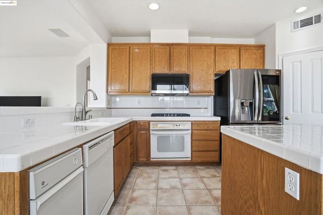 6857 Sunriver Ln, Vallejo, CA 94591