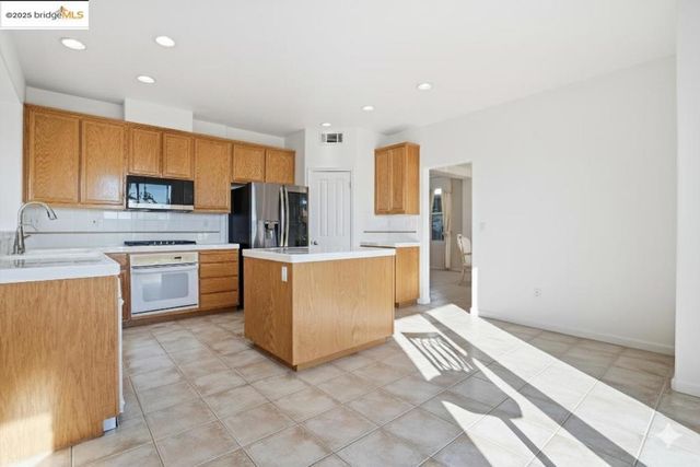 6857 Sunriver Ln, Vallejo, CA 94591