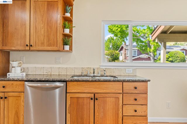 667 Gleneagle Ave, Hayward, CA 94544