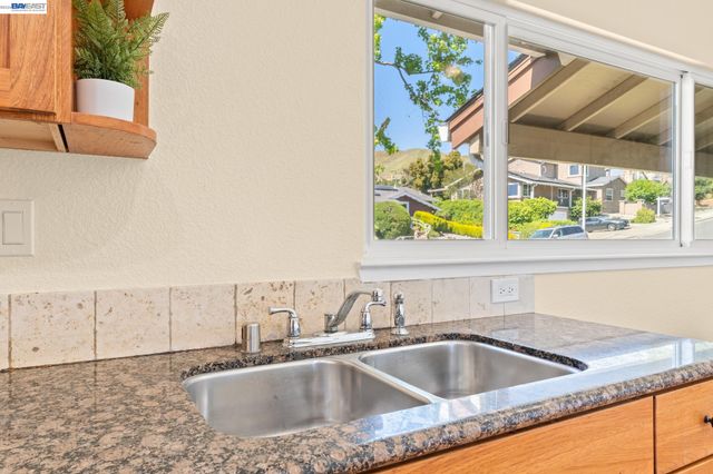 667 Gleneagle Ave, Hayward, CA 94544