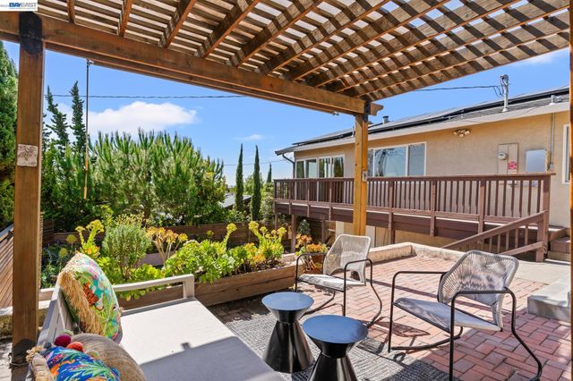 667 Gleneagle Ave, Hayward, CA 94544