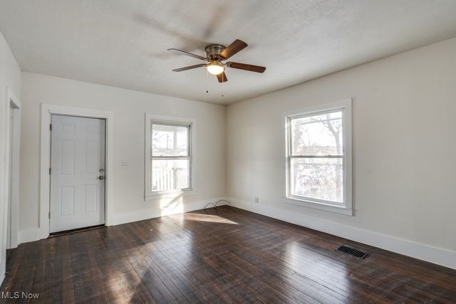 155 W Walnut Street, Wadsworth, OH 44281