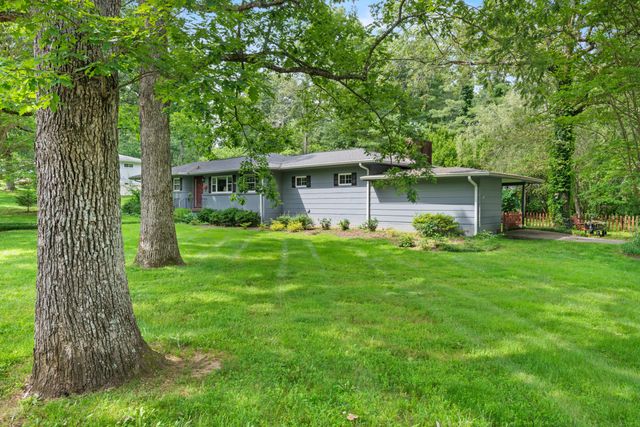 701 Danbury Drive, Signal Mountain, TN 37377