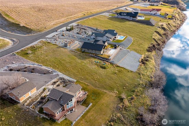 23 N Shore Drive, Orondo, WA 98843