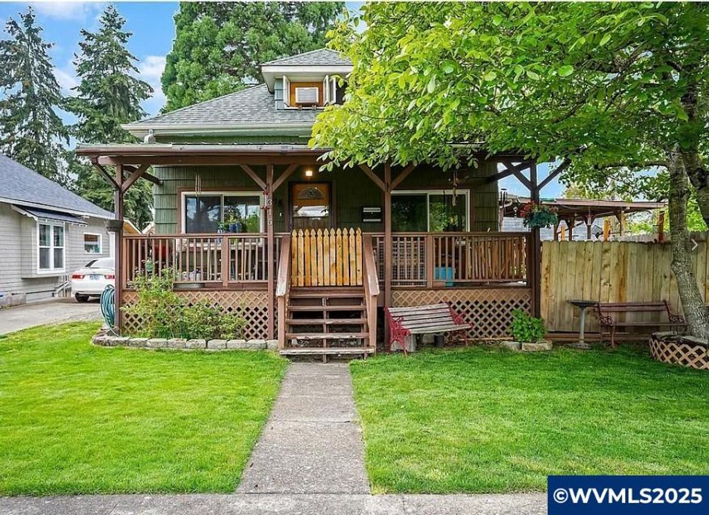315 15th St SE, Salem, OR 97301