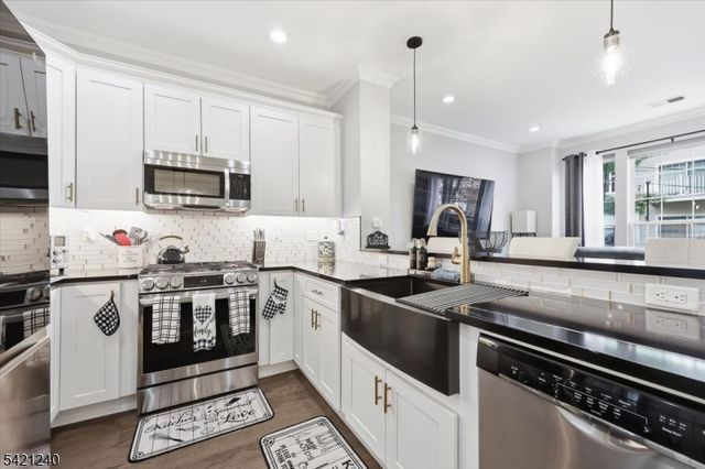 915 Redspire Dr, Union Twp., NJ 07083