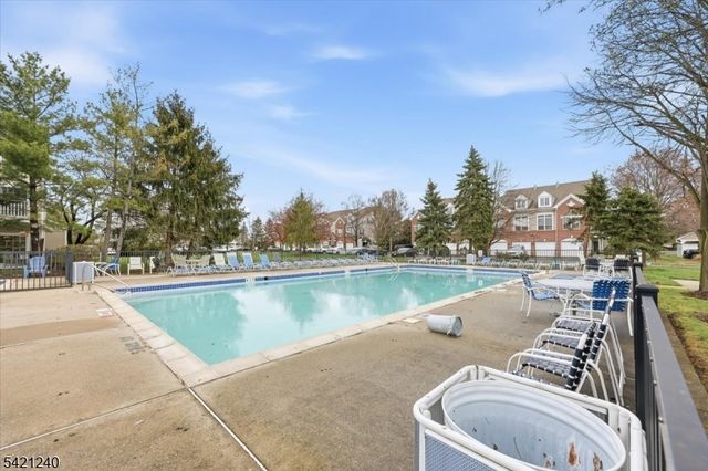 915 Redspire Dr, Union Twp., NJ 07083