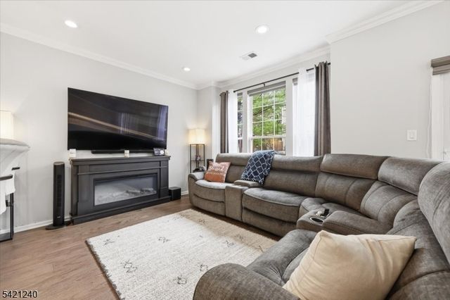 915 Redspire Dr, Union Twp., NJ 07083