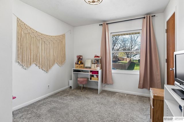 16333 Dorcas Street, Omaha, NE 68130