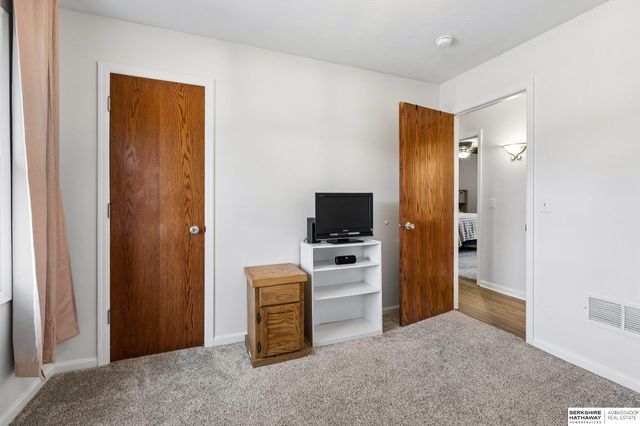 16333 Dorcas Street, Omaha, NE 68130