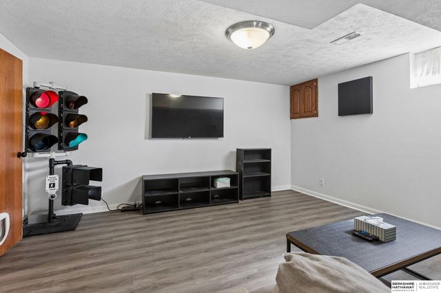 16333 Dorcas Street, Omaha, NE 68130