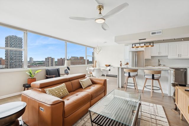 6301 N Sheridan Road 11G, Chicago, IL 60660