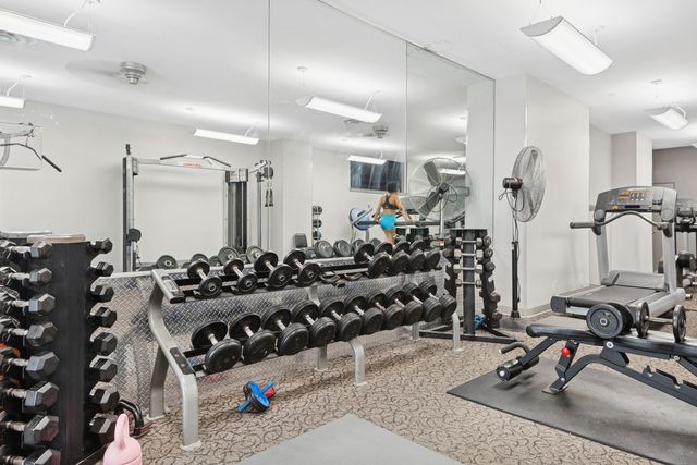 6301 N Sheridan Road 11G, Chicago, IL 60660