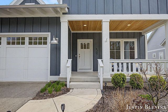 4297 Riverlands Court NE, Grand Rapids, MI 49525