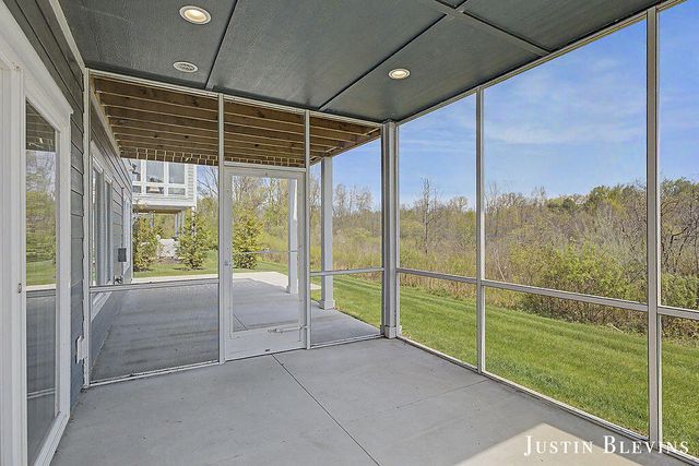4297 Riverlands Court NE, Grand Rapids, MI 49525