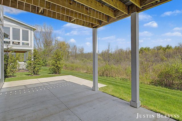 4297 Riverlands Court NE, Grand Rapids, MI 49525