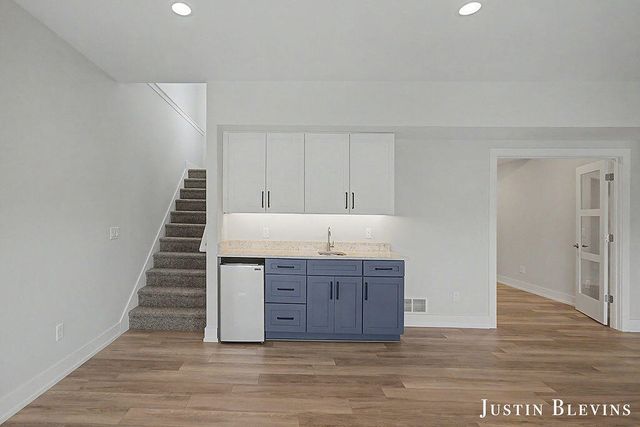 4297 Riverlands Court NE, Grand Rapids, MI 49525