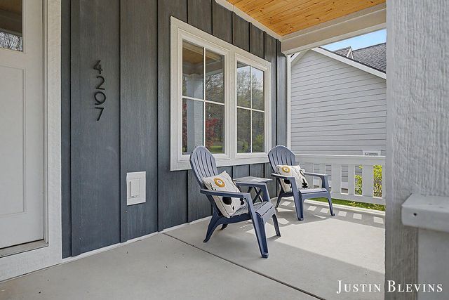 4297 Riverlands Court NE, Grand Rapids, MI 49525
