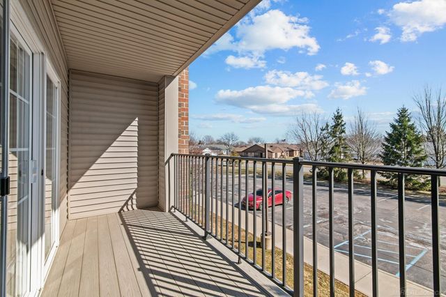 2116 Country Club Drive Unit 9, Saint Clair Shores, MI 48082