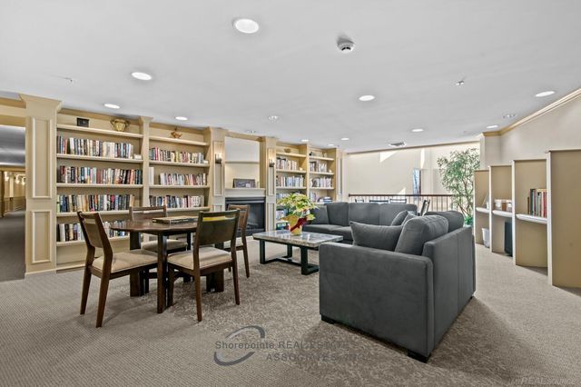 2116 Country Club Drive Unit 9, Saint Clair Shores, MI 48082