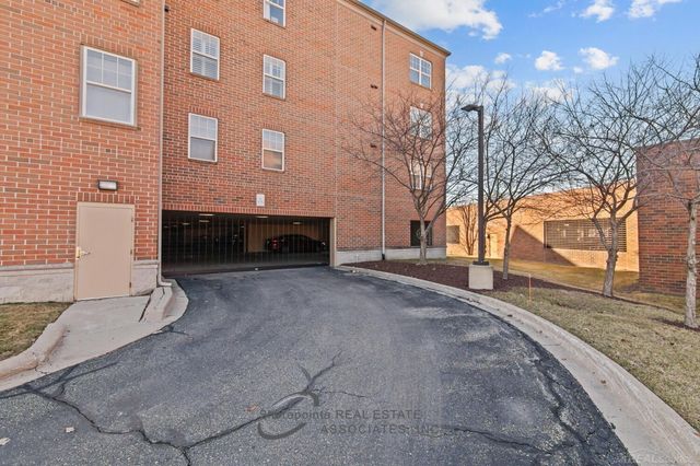 2116 Country Club Drive Unit 9, Saint Clair Shores, MI 48082