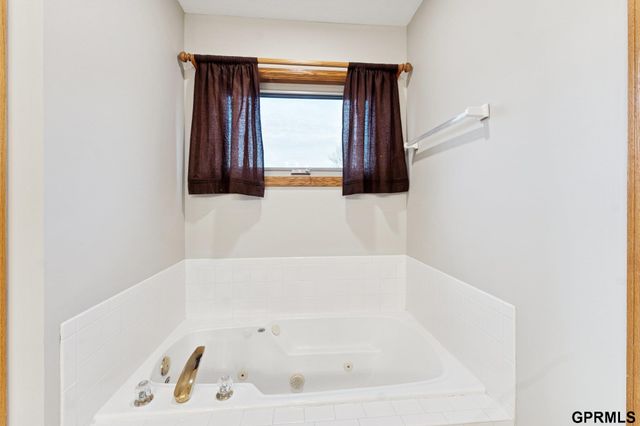 14075 Ellison Avenue, Omaha, NE 68164