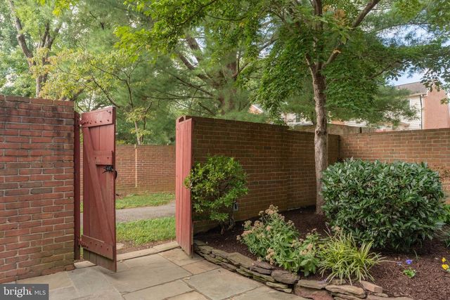 10226 DEMOCRACY LN, Potomac, MD 20854