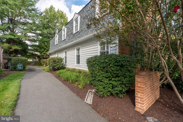 10226 DEMOCRACY LN, Potomac, MD 20854
