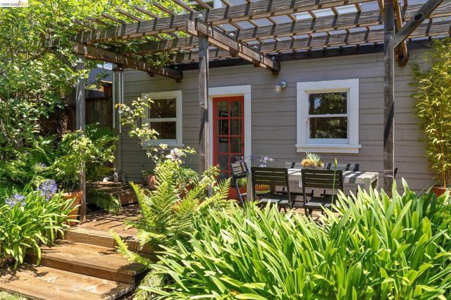 2537 Scenic Avenue, Oakland, CA 94602