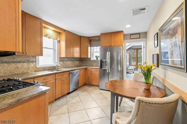 645 Roosevelt St, Westfield Town, NJ 07090