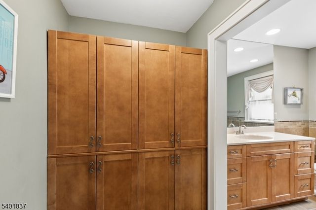 645 Roosevelt St, Westfield Town, NJ 07090