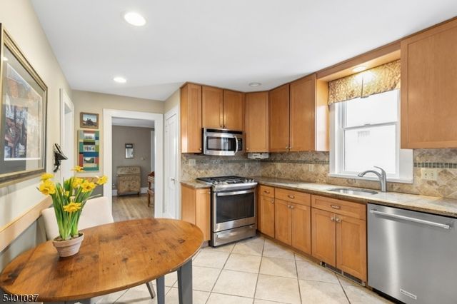 645 Roosevelt St, Westfield Town, NJ 07090