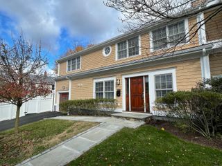 1 Northfield Street B, Greenwich, CT 06830