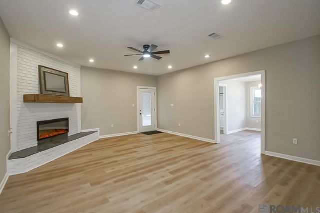 26011 Vincent Dr, Denham Springs, LA 70726