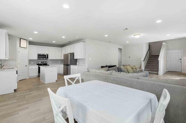 616 Barbary Coast LN, Jarrell, TX 76537