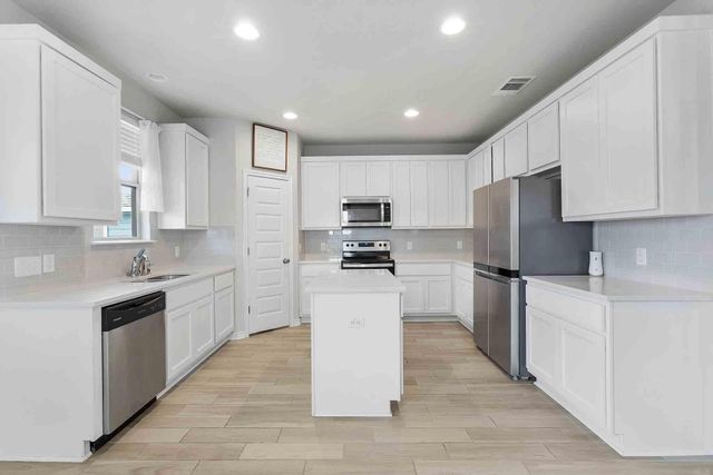 616 Barbary Coast LN, Jarrell, TX 76537