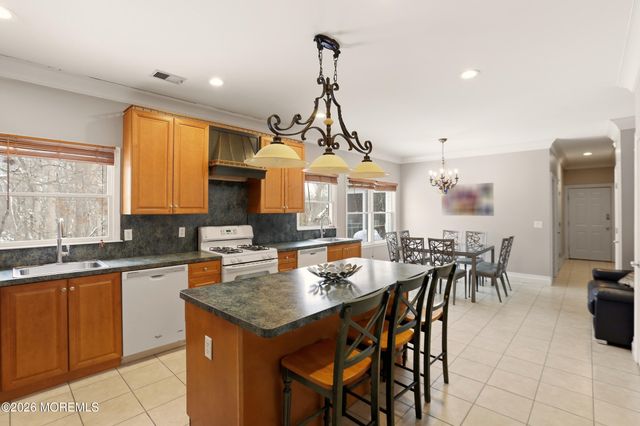 43 Arosa Hill Hill, Lakewood, NJ 08701