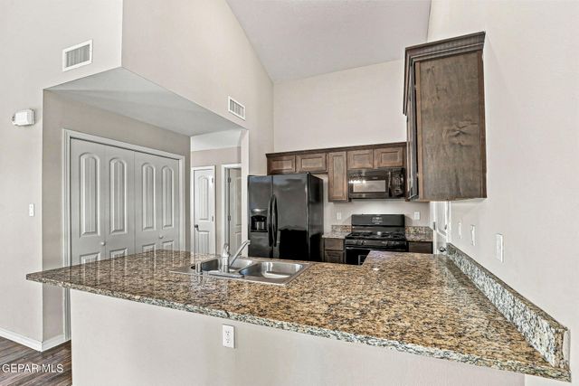 2100 TIM FOSTER Street, El Paso, TX 79938