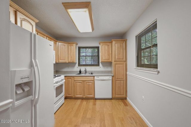 201 Larkspur Lane, Jackson, NJ 08527