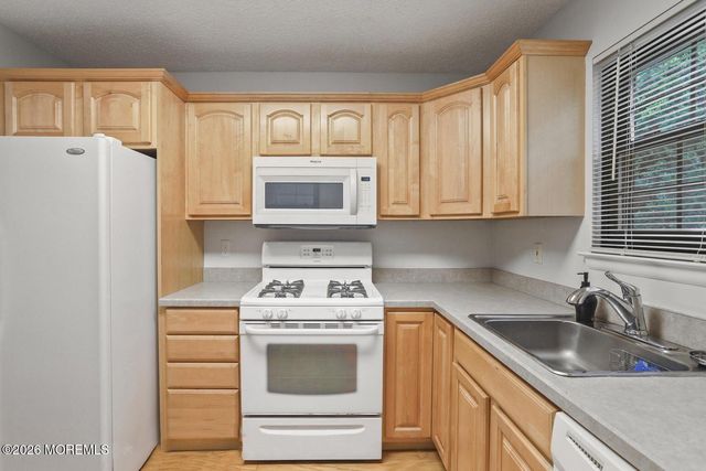 201 Larkspur Lane, Jackson, NJ 08527