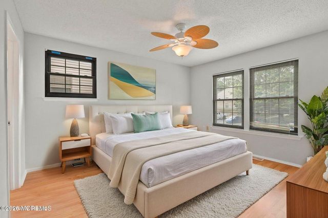 201 Larkspur Lane, Jackson, NJ 08527