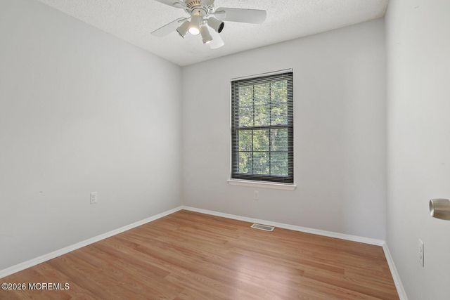 201 Larkspur Lane, Jackson, NJ 08527