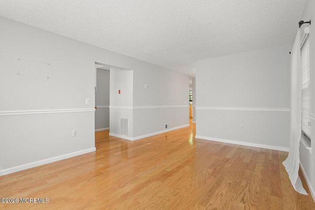 201 Larkspur Lane, Jackson, NJ 08527