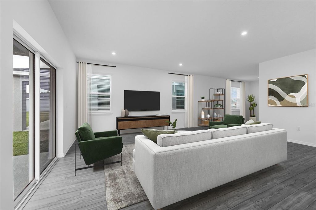 Image 7 of property listing at 5467 MEADOW WALK DRIVE, Davenport, FL 33837