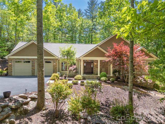 100 Falls Summit Road, Hendersonville, NC 28739